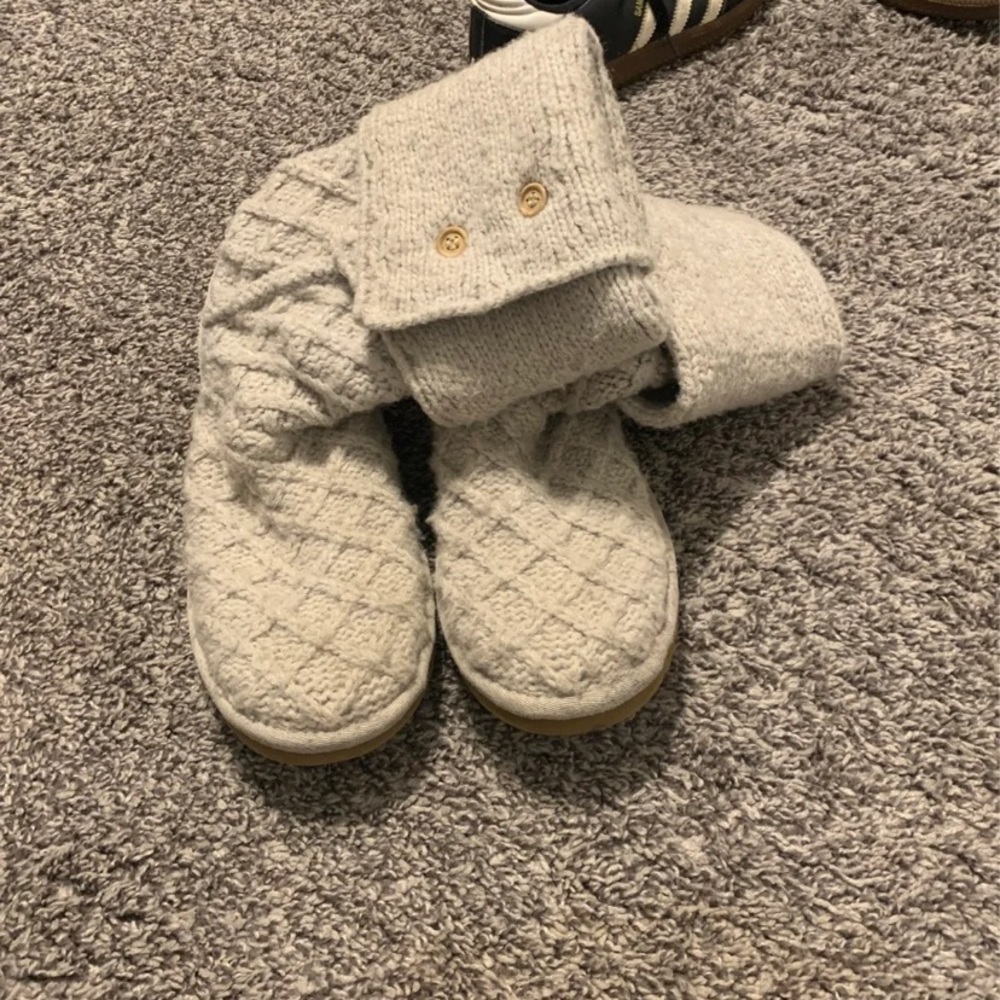 UGGS